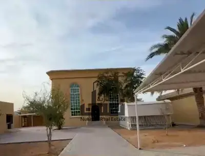 فيلا للبيع فى الرماقية بمساحة 15000قدم 6غرف نوم ماستر السعر 2200000 درهم عمر البناء 22سنه