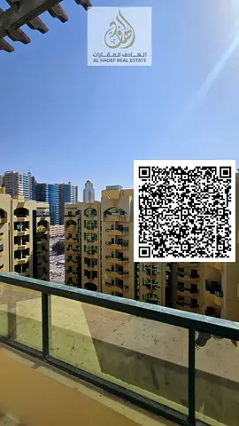 غرفتين وصالة بمساحة واسعة تبلغ 1566 قدم مربع، مع صالة منفصلة وبلكونة وإطلالة من طابق مرتفع. الشقة مناسبة للعائلات وتتميز بمساحات مريحة وتشطيب جيد. الس