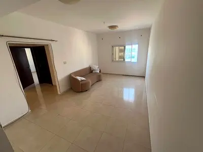 شقة للإيجار _ الجرف 2 عجمان _ غرفتين وصالة _ 36000 درهم _ شارع الشيخ عمار