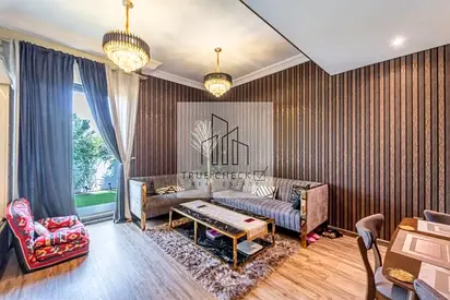 Fully Upgraded | Fully Furnished | Vacant | Middle Corner Unit