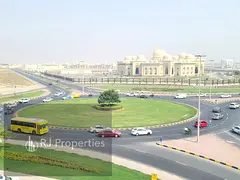NO COMMISSION LUXURY AND VERY SPACIOUS 3BHK WITH BALCONY MADE ROOM GYM AND COVER PARKING FREE JUST 7