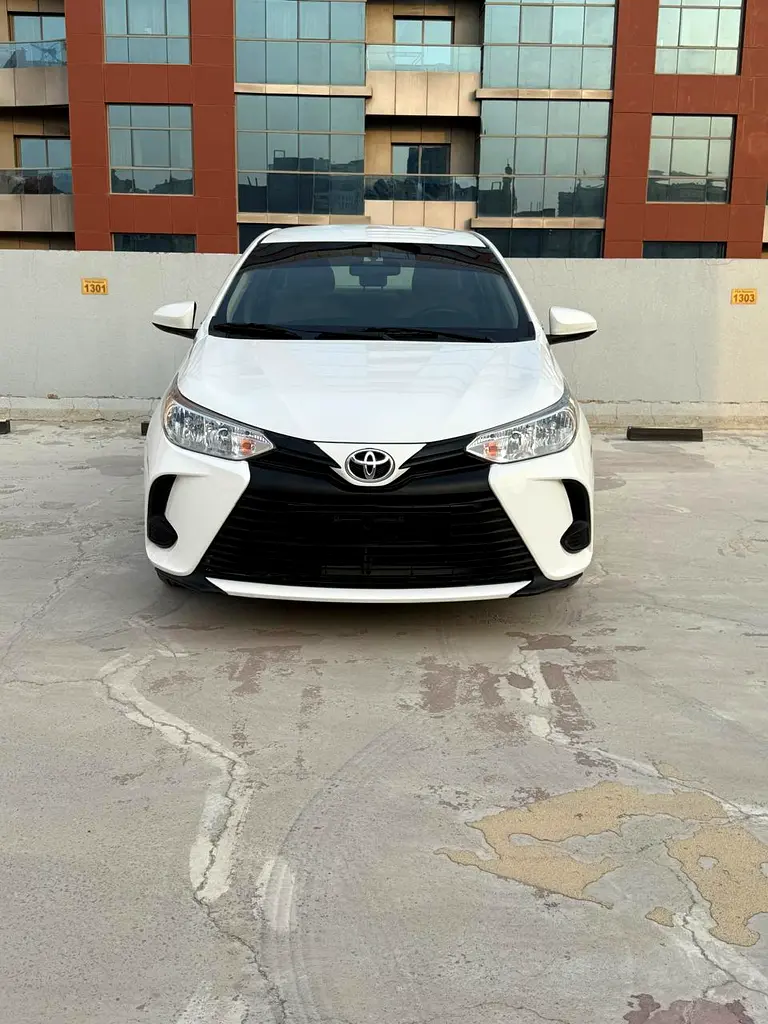 Toyota Yaris 2021 — photo 1 of 10