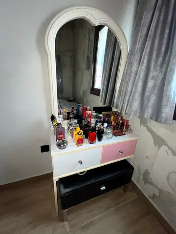 Dressing table with mirror