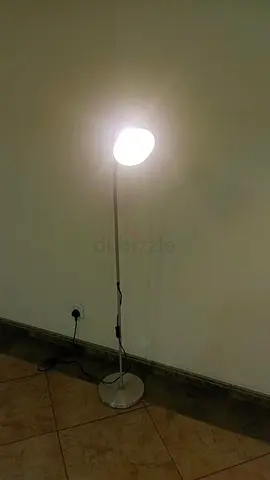 Simple silver floor lamp with adjustable head - good working condition