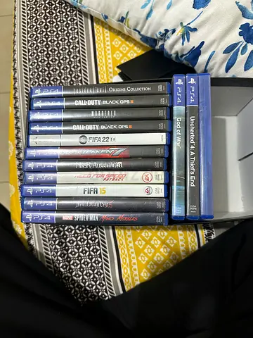 PS4 Games Bundle — Uncharted 4, $% of War, FIFA and More (Used)