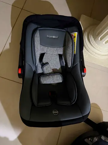 Infant Car Seat (Rear-Facing) in Good Condition