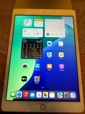 📱 Apple iPad 7th Gen (32GB, Wi-Fi + Cellular) - Gold