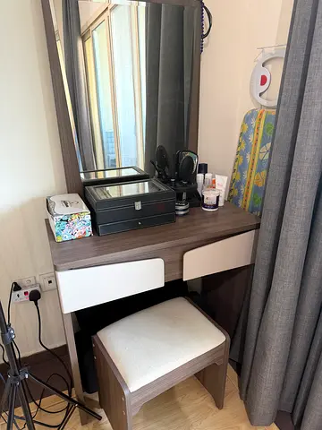 Dressing table