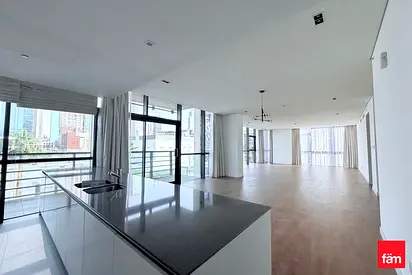 Burj Khalifa & Coca Cola Views | Vacant Now