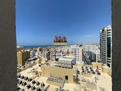 استوديو بالمجرة، مطبخ كبير منفصل، اطلالة بحرية، حمام، مساحة جيدة، موقع مميز قريب من الخدمات، السعر 19 ألف سنويًا.