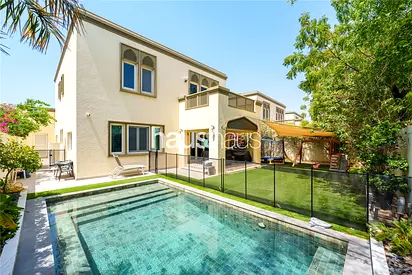Private Pool | Upgraded 3 Bed Large | Immaculate
