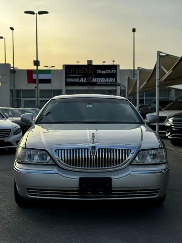 صورة مصغرة 4 لـ 2008 Lincoln TOWN CAR