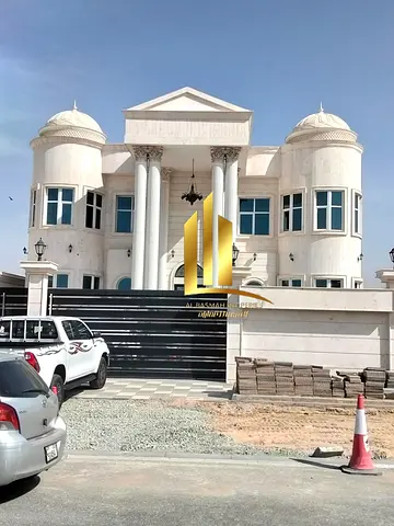 للبيع فيلا فاخرة جدا في (الجرينة)