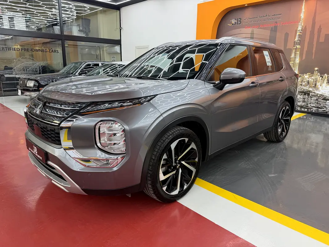 Mitsubishi Outlander 2024 — photo 1 of 16