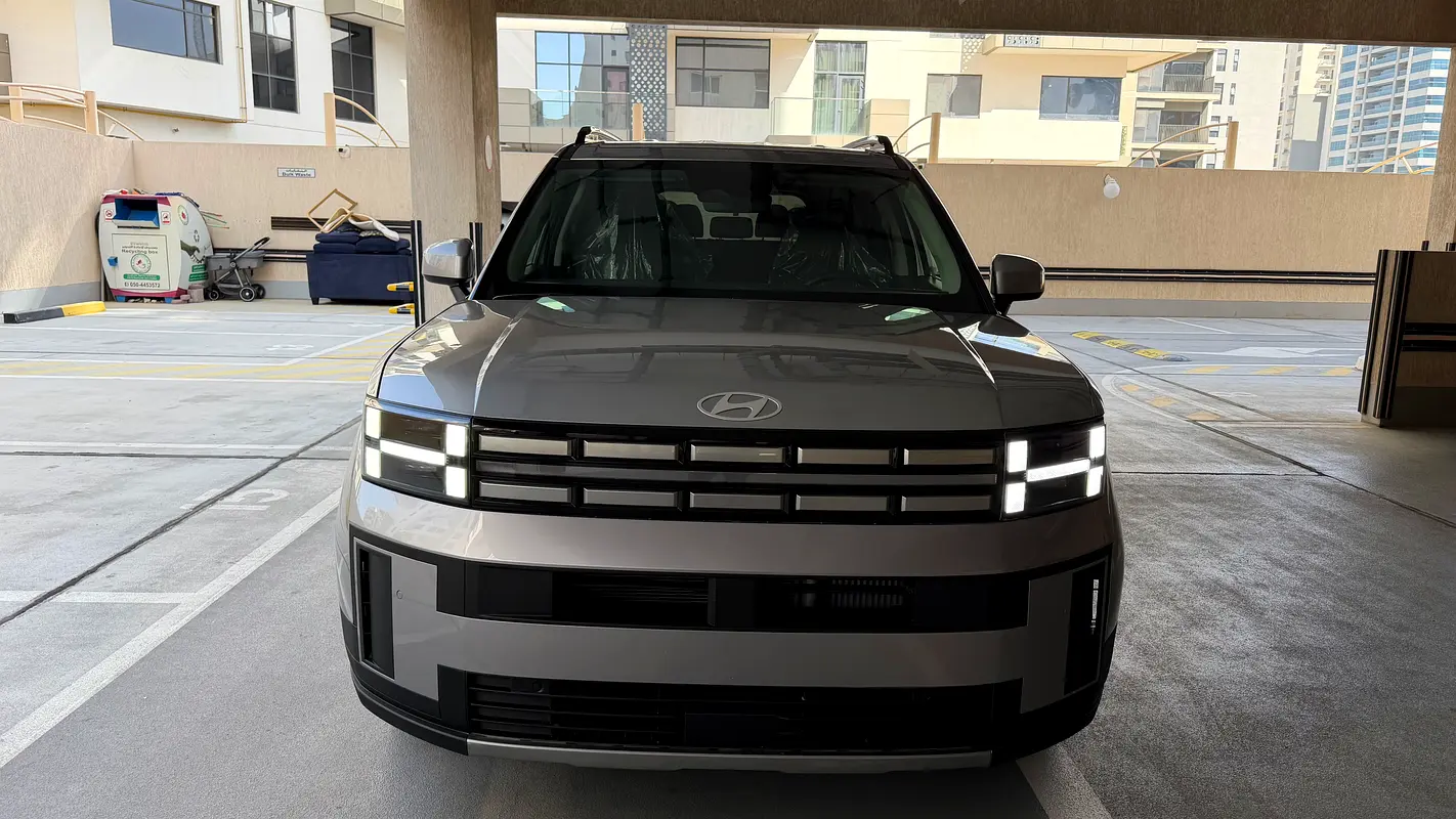 Hyundai Santa Fe 2025 — photo 1 of 17