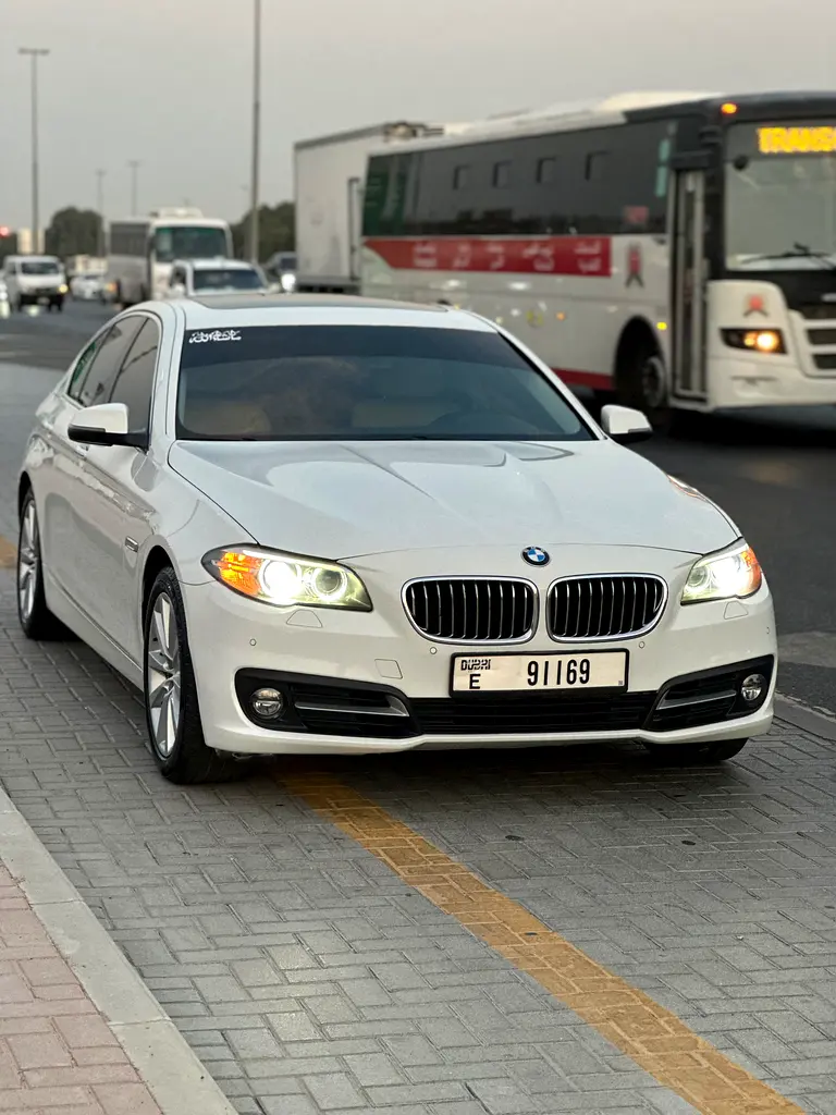 BMW 5-Series 2015 — photo 1 of 16