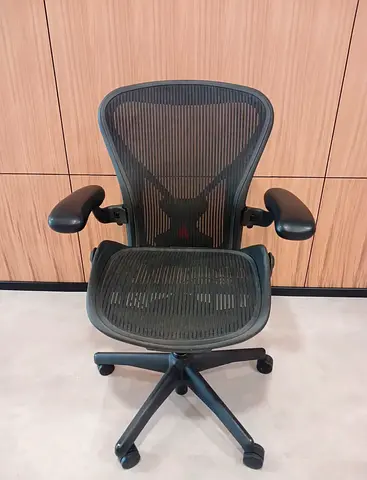 Herman miller Aeron chair model B