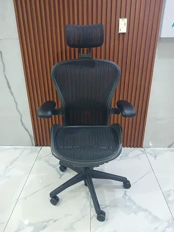 Selling for Herman Miller Aeron Chair Size B with Headrest — Good Condition