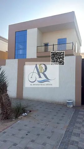 فيلا للبيع في مدينة خليفة على قطعة أرض مساحتها 5000 قدم مربع. صُممت هذه الفيلا المكونة من طابقين خصيصًا للعائلات، وتضم جميع الخدمات الأساسية، مثل الكه