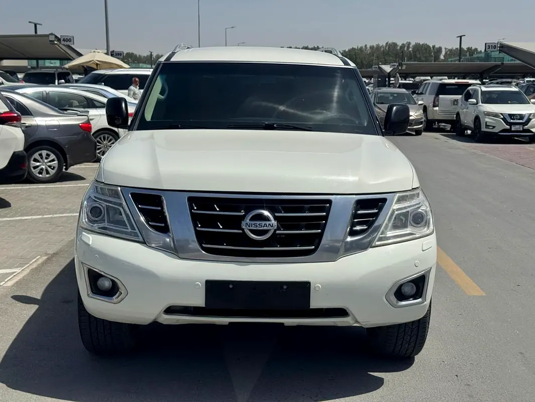 Nissan Patrol 2014 — photo 1 of 9