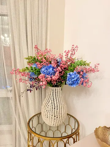Decorative ceramic vase with artificial blue hydrangeas and pink foliage per pice 150