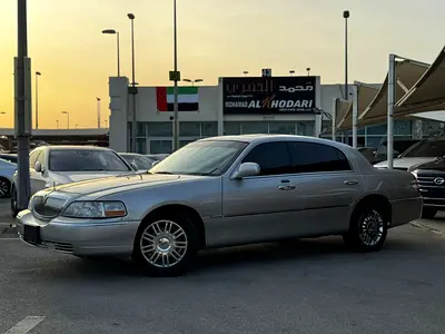 ( 2008 ) LICNOLN// TOWN CAR//4.6L 8 //AMRICAN// GOOD CONDITION