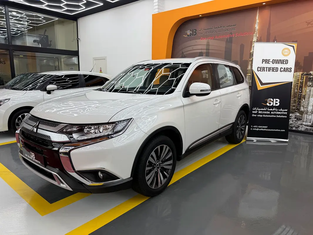 Mitsubishi Outlander 2023 — photo 1 of 15
