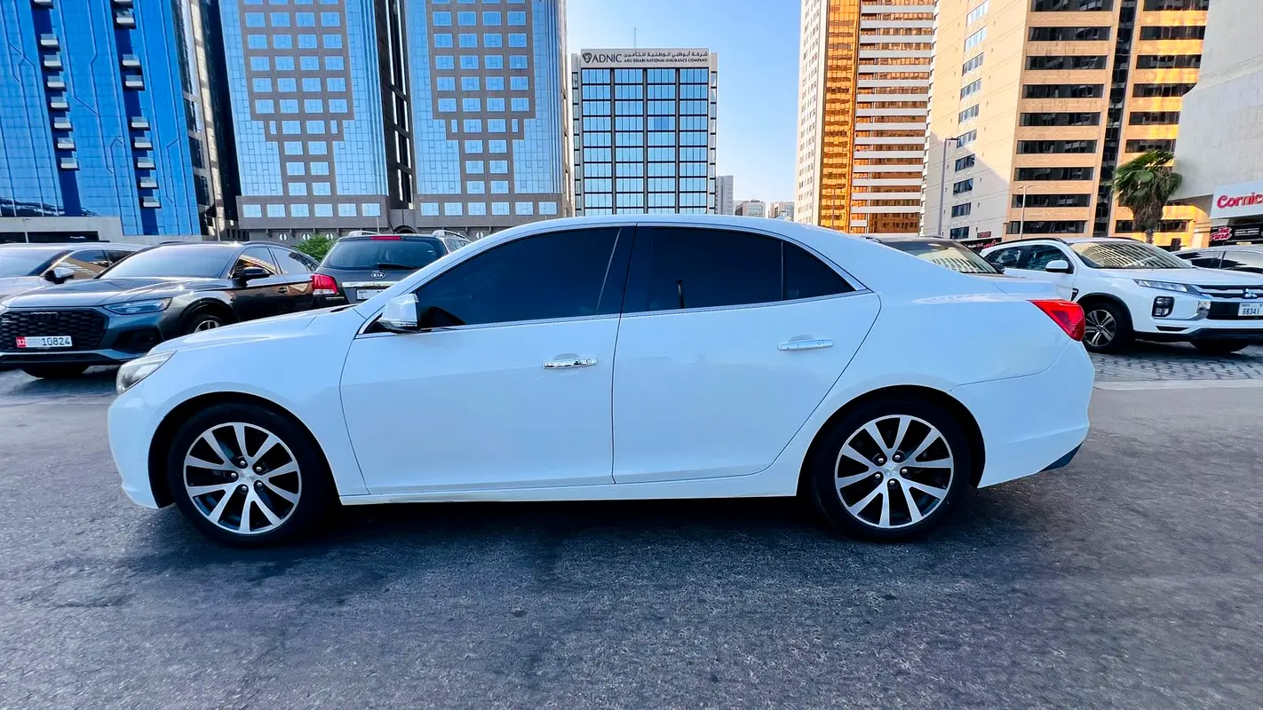 Chevrolet Malibu 2014 — photo 1 of 6