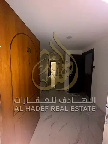 شقة غرفتين وصالة للإيجار في المجاز 2 – الشارقة | مساحات ممتازة + تشطيبات رائعة + قريب من الكورنيش  الموقع: المجاز 2 – الشارقة، موقع مميز