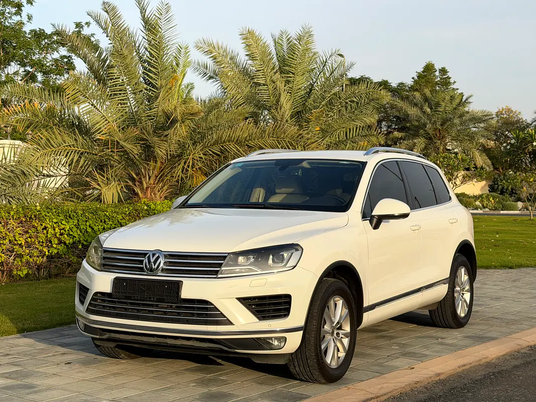 Volkswagen Touareg 2016 — photo 1 of 14