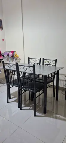 4-seater metal dining table with perfect condition