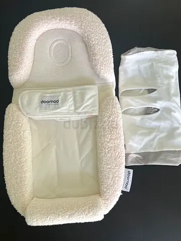 Doomoo newborn lounger / baby nest with removable cover - cream