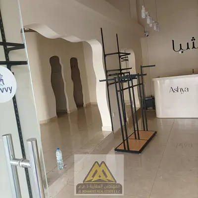 محلين للايجار مساحه ممتازه موقع حيوي جدا علي شارع الشيخ عمار