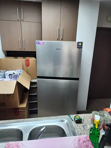 Hisense Refrigerator (not accommodate in new apartment)