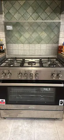 Super genrol 5 burner full gas cooker same like new conditon for sale