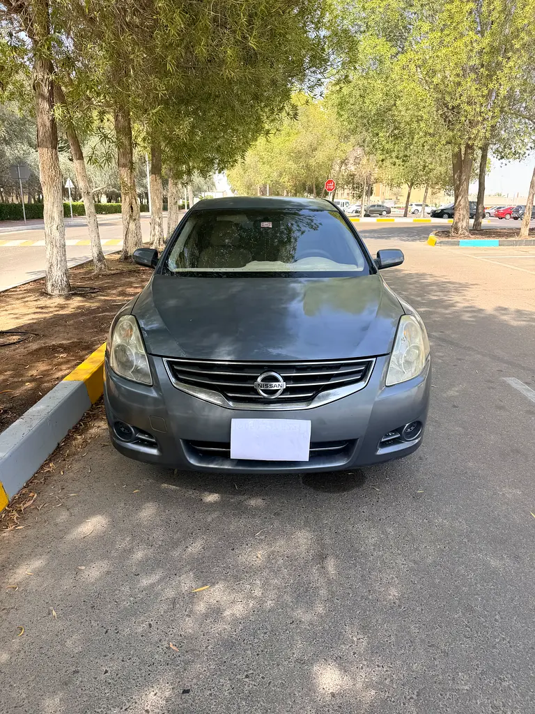 Nissan Altima 2012 — photo 1 of 11