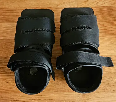 Darco OrthoWedge Healing Shoe - Forefoot Off-loading (Size XS)