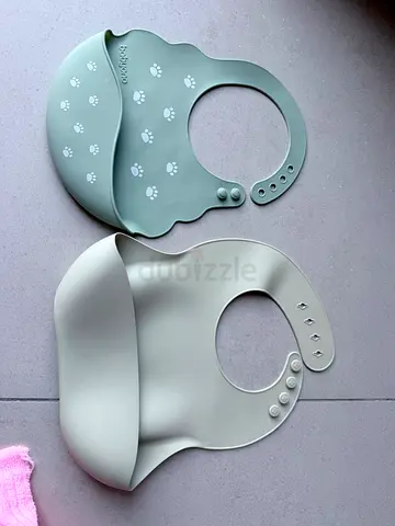 Set of 2 Silicone Baby Bibs with Food Catcher - Light Green  Sage