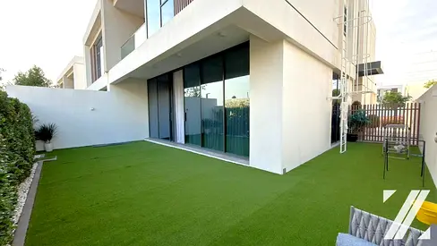 Spacious Modern | Single Row | Multiple Cheques