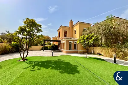 Amazing Plot | Extended | Vacant | Renovation