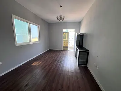 شقة على كورنيش عجمان بإطلالة بحر مباشرة