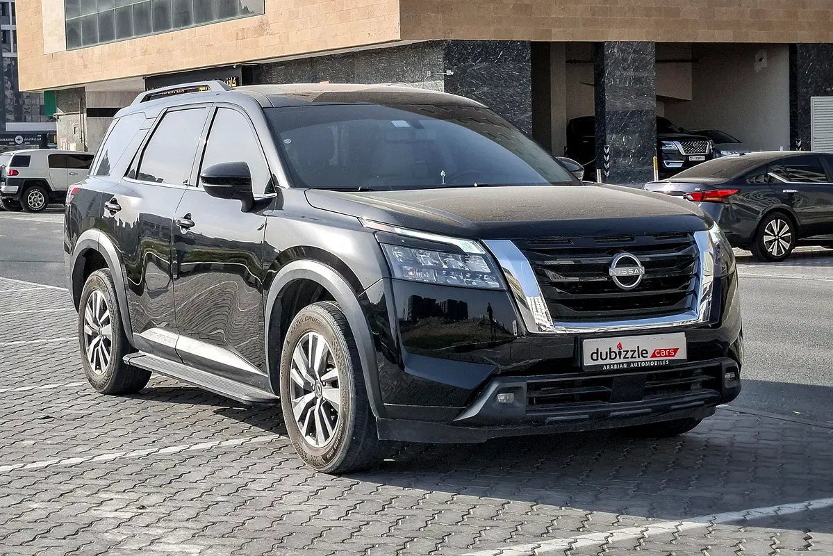 Nissan Pathfinder 2024 — photo 1 of 12