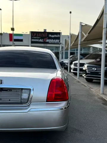 صورة مصغرة 8 لـ 2008 Lincoln TOWN CAR