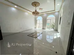LUXURY AND VERY SPACIOUS 5BHK VILA WITH SAPRET MAJLIS WITH 2 KITCHEN MADE ROOM DRAVER ROOM ALL MASTE