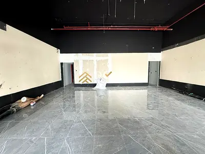 PRIME LOCATION BUSINESS CENTRAL IN FRONT OF MAIN ROAD