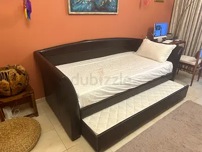 Leather-look Daybed with Trundle in Good Condition
