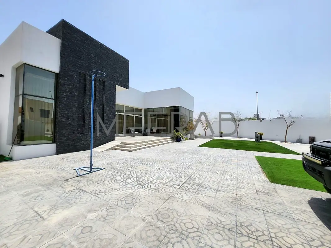 | ELEGANT AND MODERN BUNGALOW | WELL MAINTAINED |
