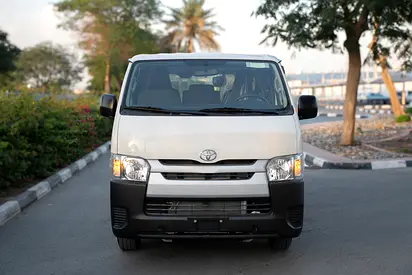 TOYOTA	HIACE  2.7 CC MODEL 2025 GCC 3 SEATER