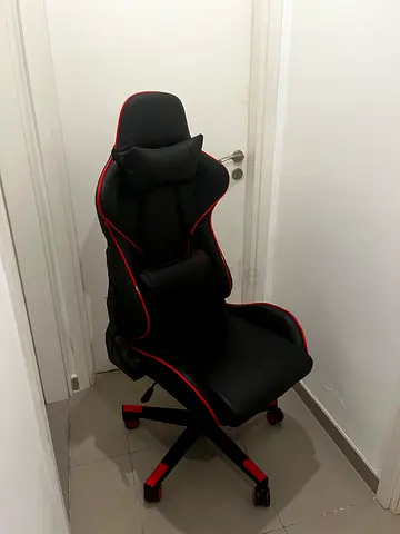 Gaming Chair Black/Red | Adjustable | Very Good Condition