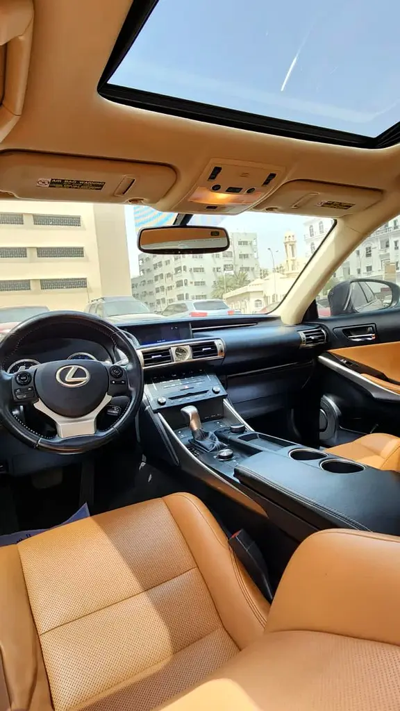 Lexus IS-Series 2015 — photo 1 of 9